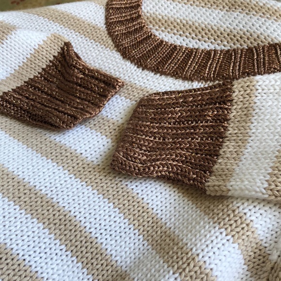 Women’s Banana Republic crew neck stripped sweater.  Size M. - Picture 4 of 5